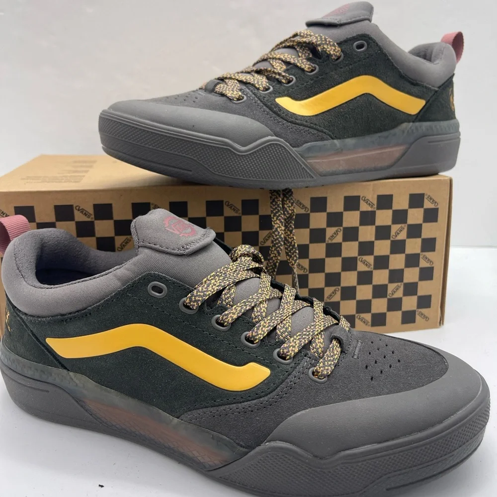 Vans Men’s 8 Bmx Peak
Lewis Mills Charcoal Grey
VN0A2Z3UH91 Sneakers - Picture 12 of 16